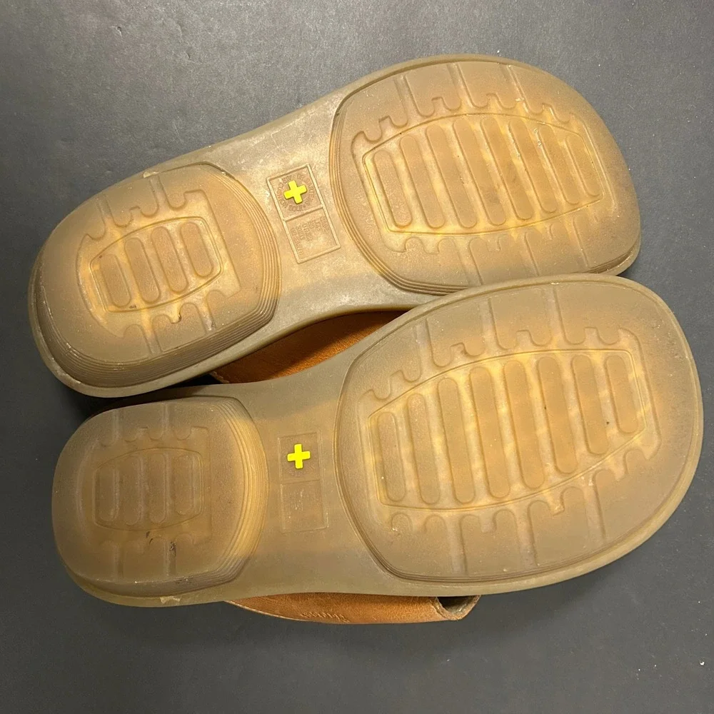 Dr. Martens 8B03 Thong Sandals Womens 7 Tan Leather Good AirWair Slides